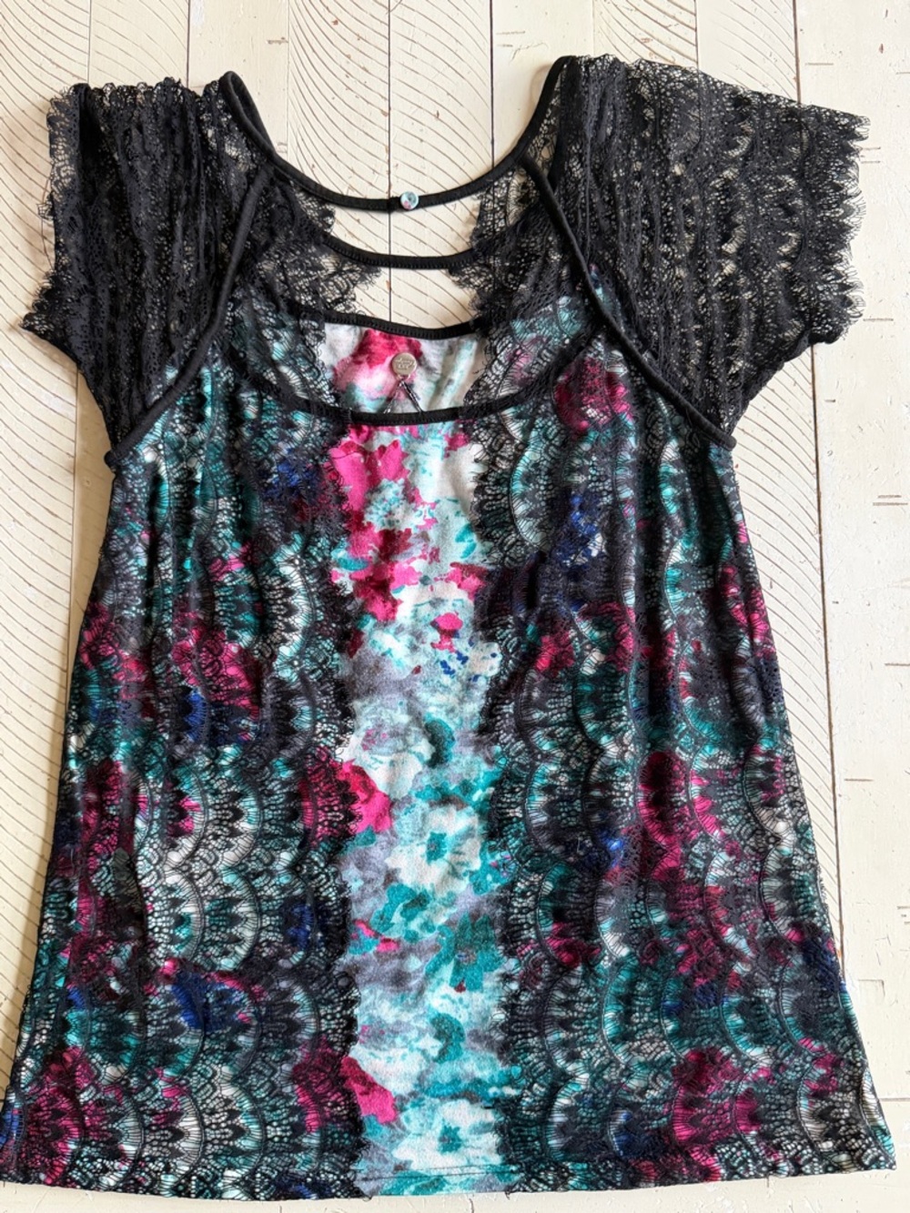 BKE Boutique Keyhole Blouse - Picture 2 of 3